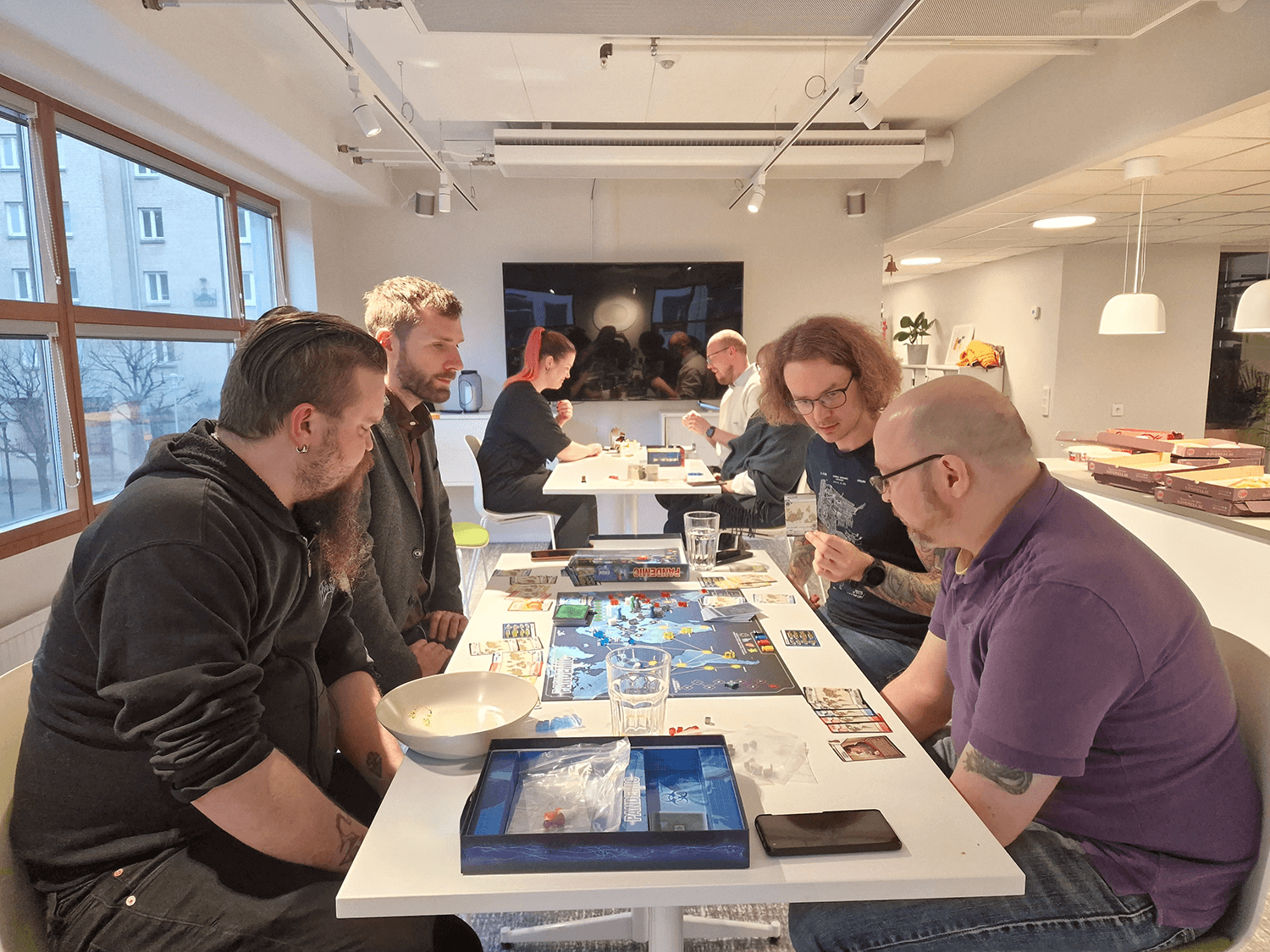 PH_wp_[SE]_playing-boardgames-edited (1)